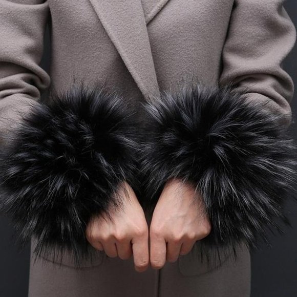 Accessories - Faux fur black sleeve cuffs